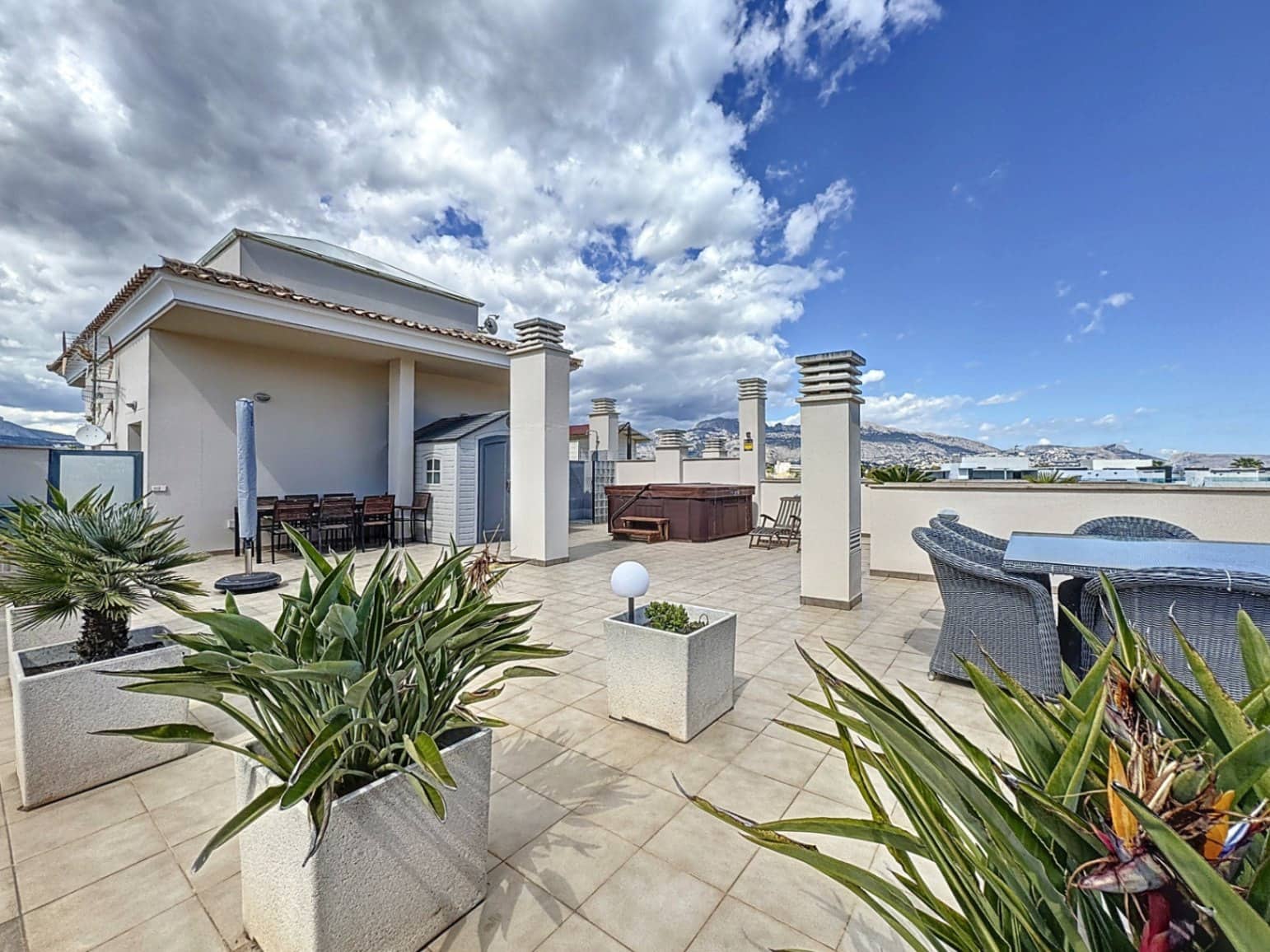 3 sypialnia Apartament na sprzedaż w Albir z basenem garażem - 740 000 € (Ref: 8901530)