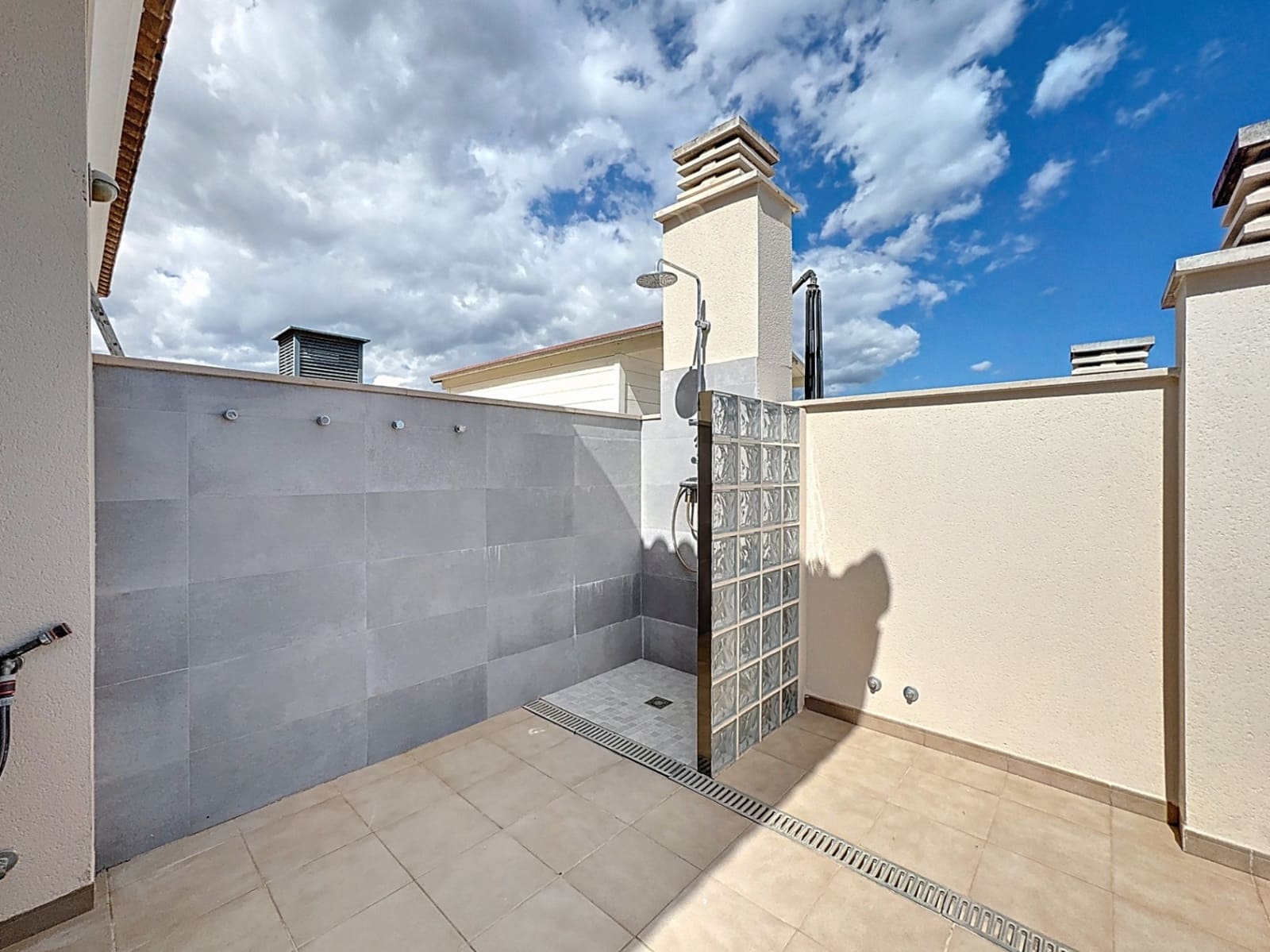 3 sypialnia Apartament na sprzedaż w Albir z basenem garażem - 740 000 € (Ref: 8901530)