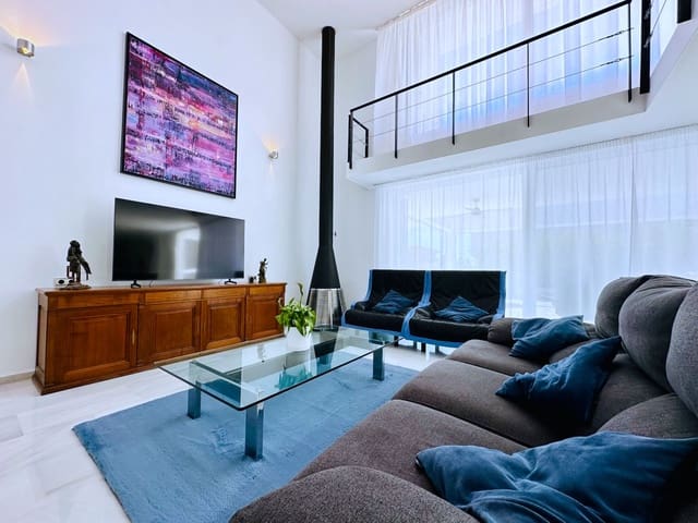 2 soveværelse Villa til salg i La Nucia Pueblo  , La Nucia med swimmingpool garage - € 650.000 (Ref: 8904775)
