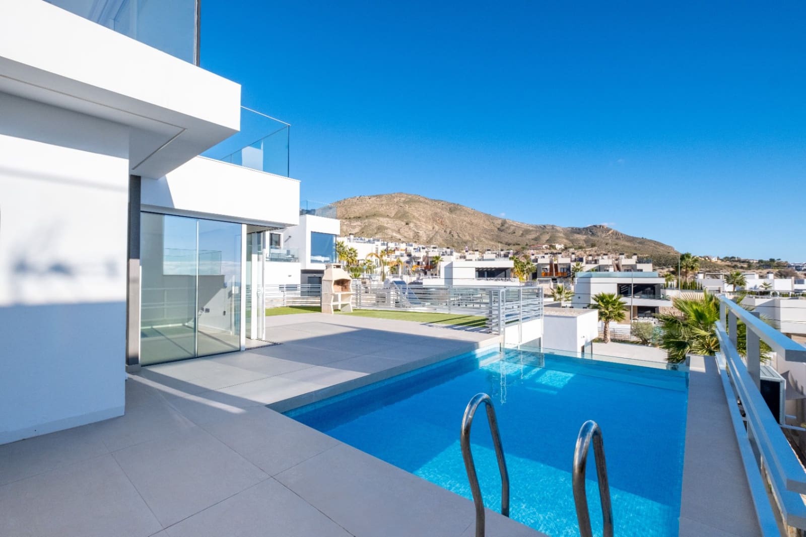 5 soveværelse Villa til salg i Finestrat med swimmingpool garage - € 900.000 (Ref: 8931343)