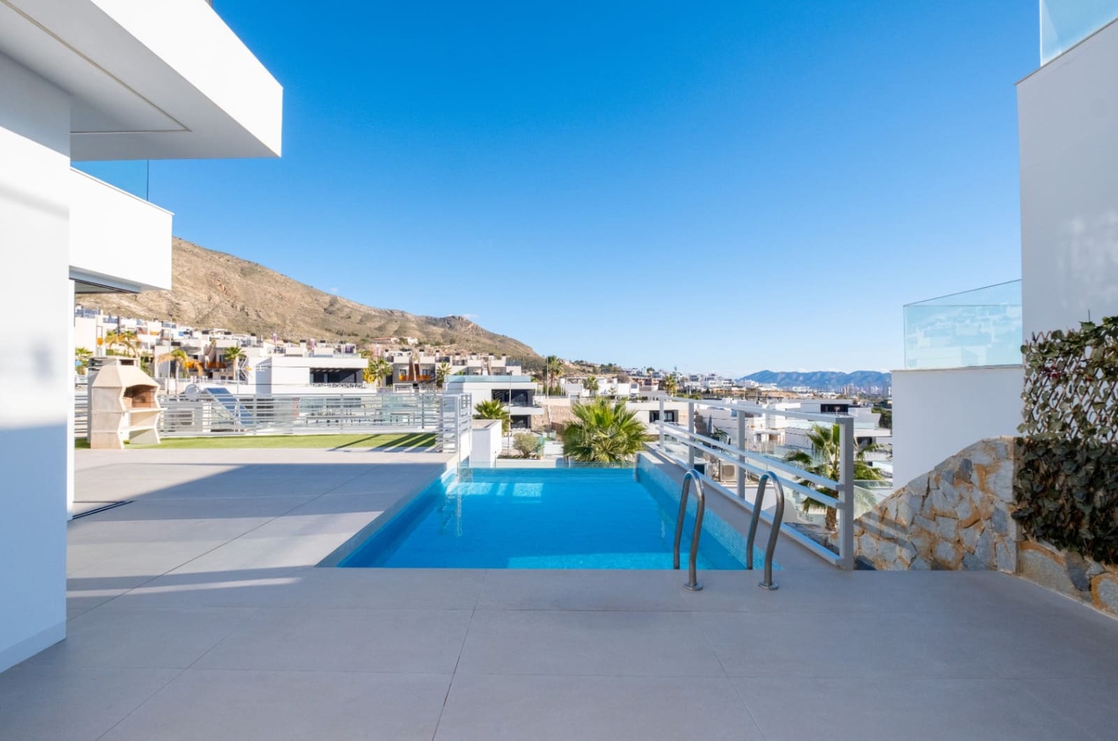 5 soveværelse Villa til salg i Finestrat med swimmingpool garage - € 900.000 (Ref: 8931343)