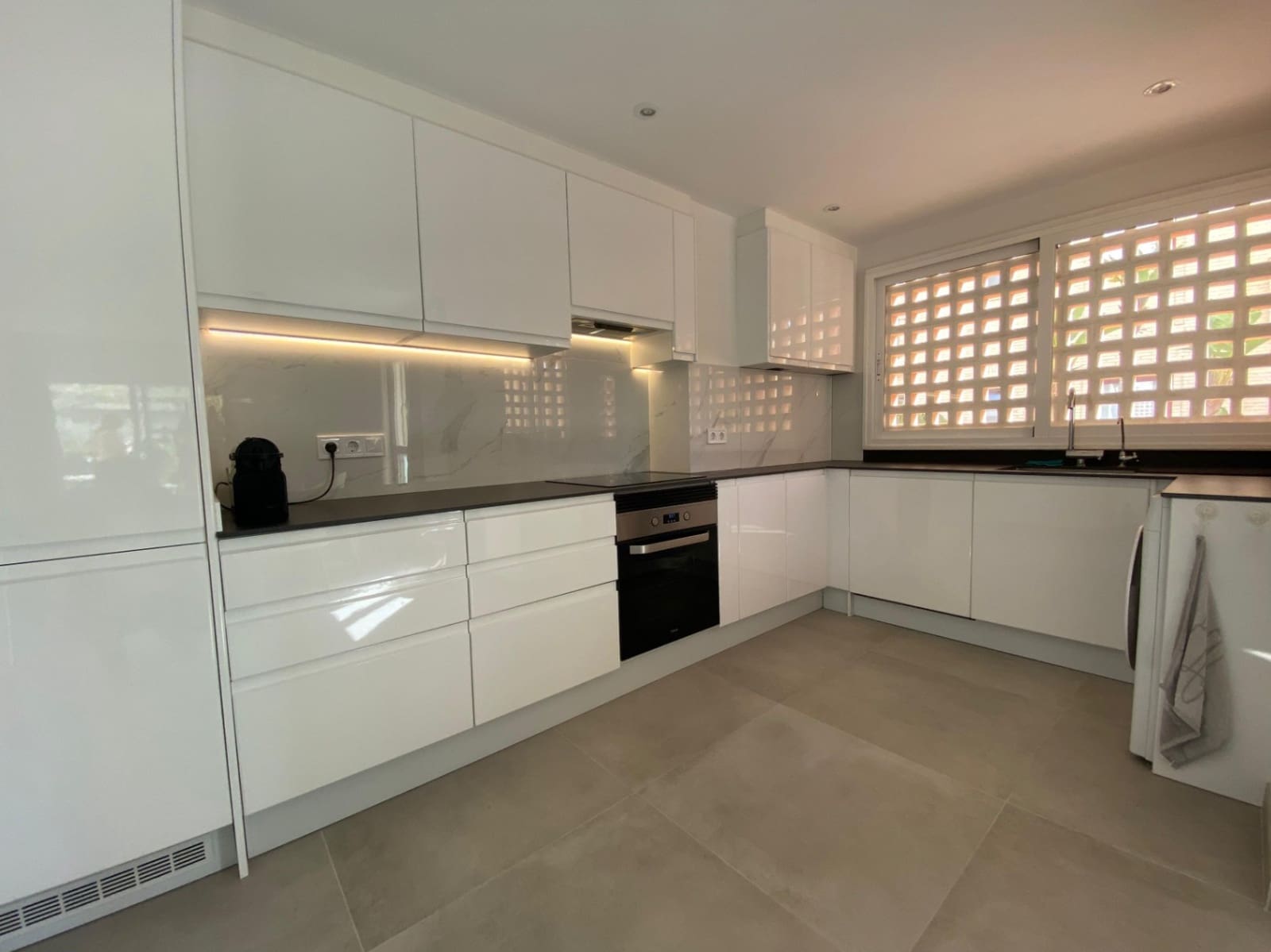 2 slaapkamer Appartement te koop in Albir met zwembad garage - € 530.000 (Ref: 8931344)