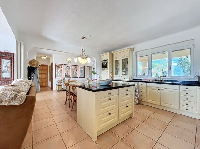 7 slaapkamer Villa te koop in Altea met zwembad garage - € 1.370.000 (Ref: 8931647)