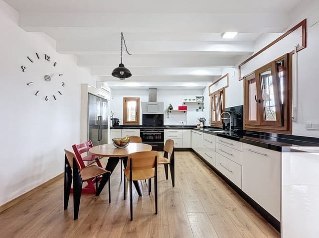 5 soverom Villa til salgs i Pueblo - Urbanizaciones, Alfaz del Pi / L'Alfàs del Pi med svømmebasseng garasje - € 1 495 000 (Ref: 8971136)