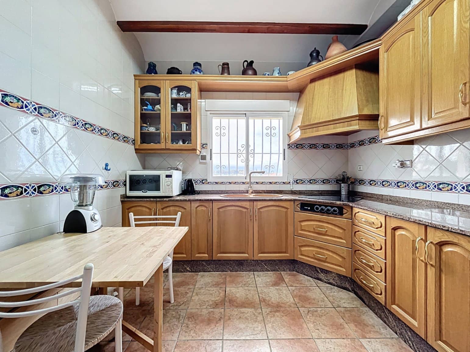 4 soveværelse Villa til salg i Alfaz del Pi / L'Alfas del Pi med swimmingpool garage - € 630.000 (Ref: 9002485)