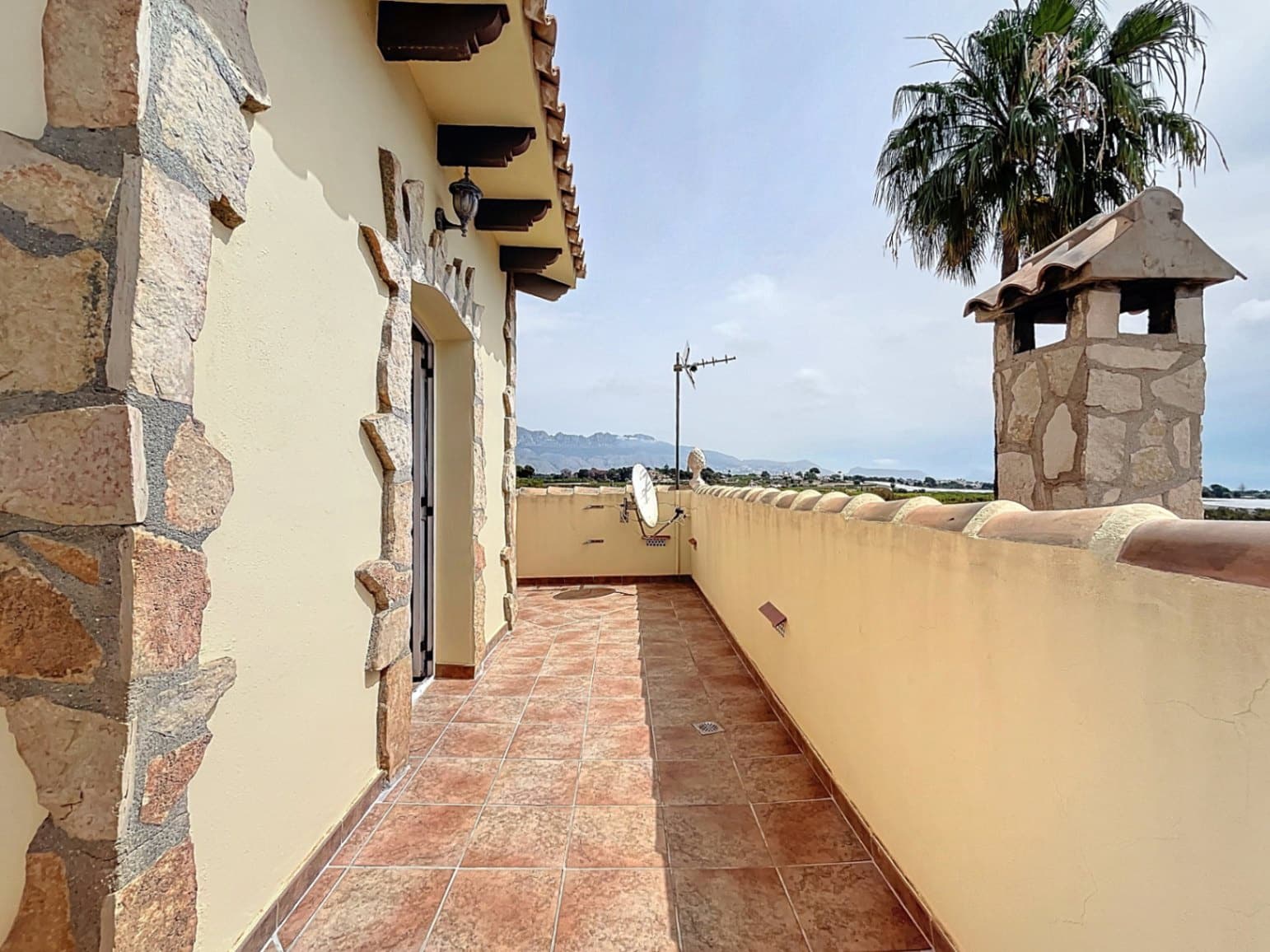 4 soveværelse Villa til salg i Alfaz del Pi / L'Alfas del Pi med swimmingpool garage - € 630.000 (Ref: 9002485)