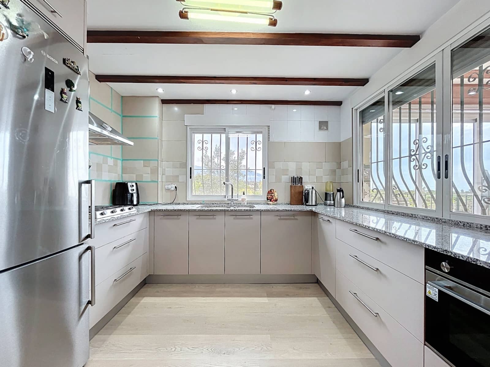 4 soveværelse Villa til salg i Alfaz del Pi / L'Alfas del Pi med swimmingpool garage - € 630.000 (Ref: 9002485)