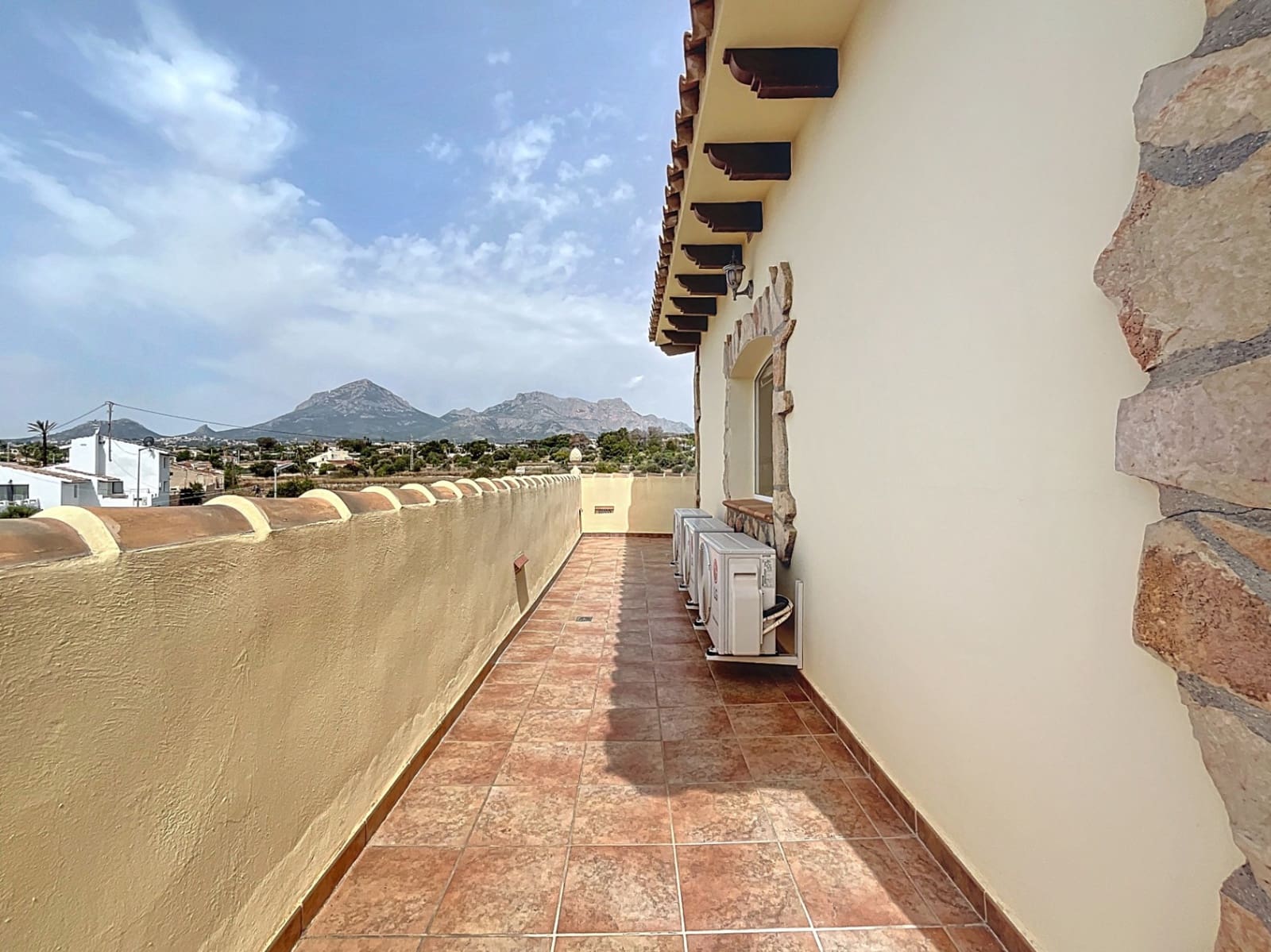 4 soveværelse Villa til salg i Alfaz del Pi / L'Alfas del Pi med swimmingpool garage - € 630.000 (Ref: 9002485)