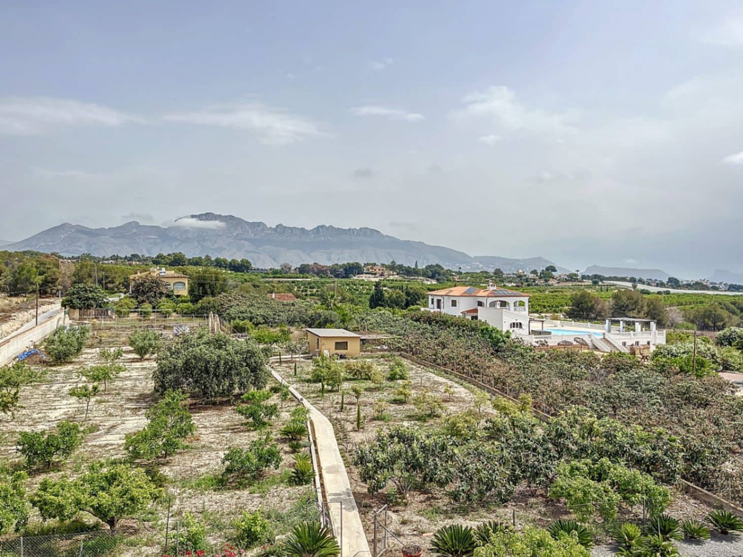 4 soveværelse Villa til salg i Alfaz del Pi / L'Alfas del Pi med swimmingpool garage - € 630.000 (Ref: 9002485)