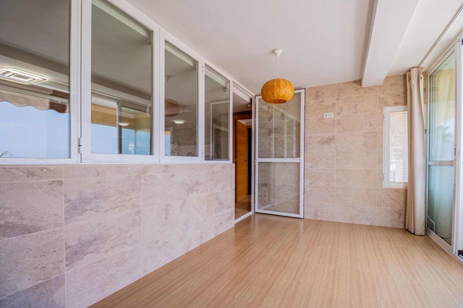 3 bedroom Apartment for sale in Benidorm with garage - € 599,000 (Ref: 9002486)