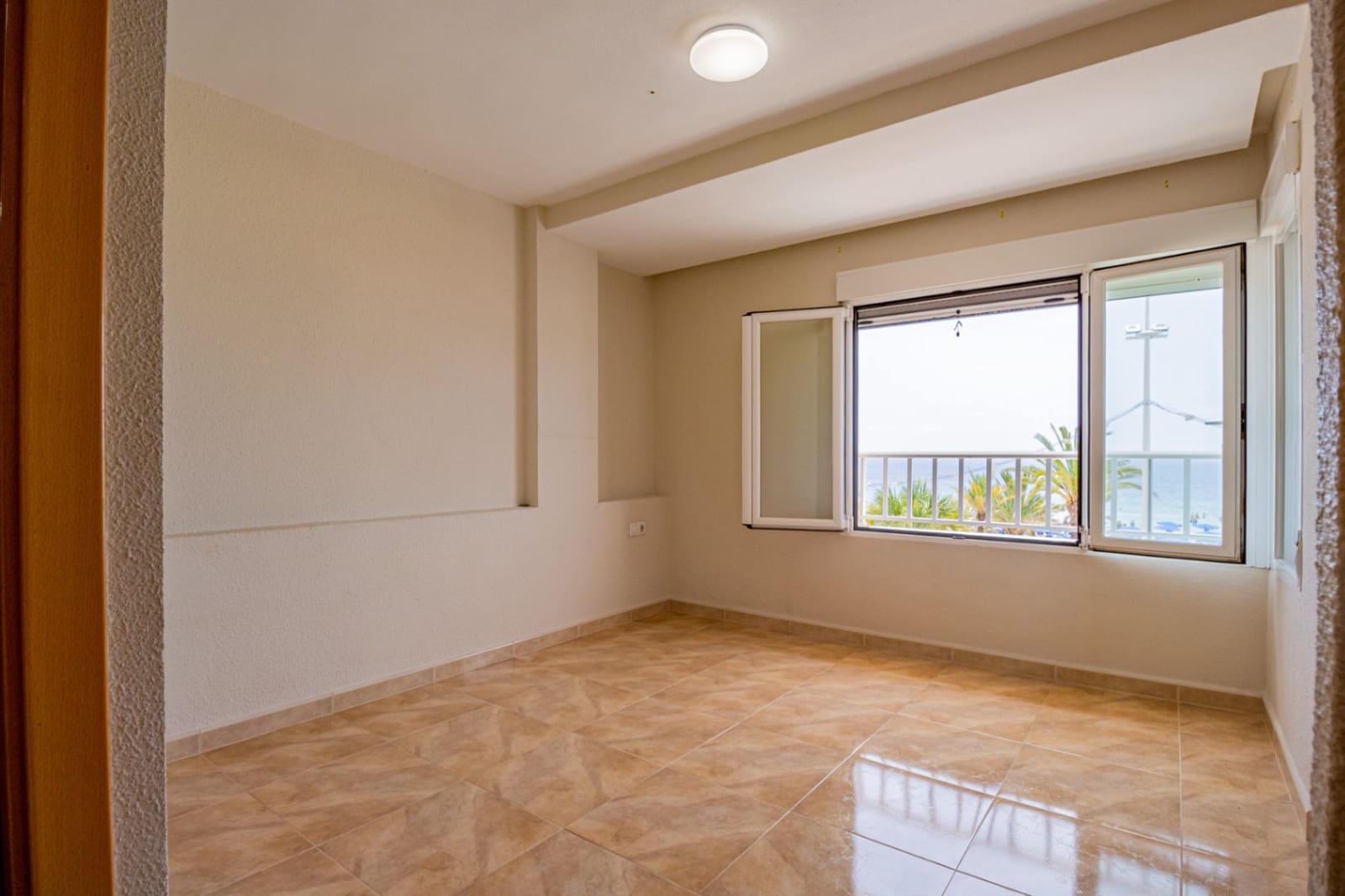 3 bedroom Apartment for sale in Benidorm with garage - € 599,000 (Ref: 9002486)
