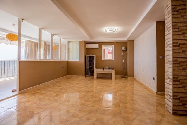 3 bedroom Apartment for sale in Playa Levante, Benidorm with garage - € 599,000 (Ref: 9002486)
