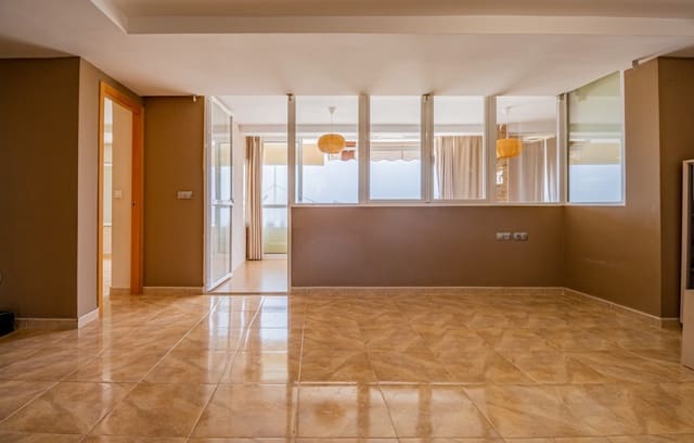 3 bedroom Apartment for sale in Playa Levante, Benidorm with garage - € 599,000 (Ref: 9002486)