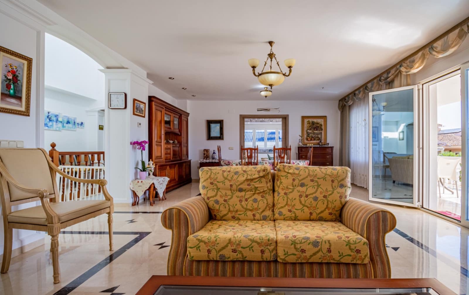 4 sypialnia Willa na sprzedaż w Alfaz del Pi / L'Alfas del Pi z basenem garażem - 1 199 000 € (Ref: 9022149)