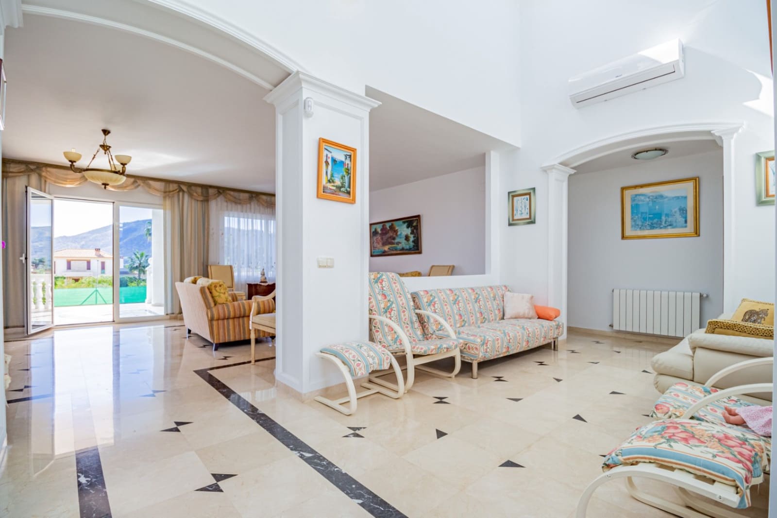 4 sypialnia Willa na sprzedaż w Alfaz del Pi / L'Alfas del Pi z basenem garażem - 1 199 000 € (Ref: 9022149)