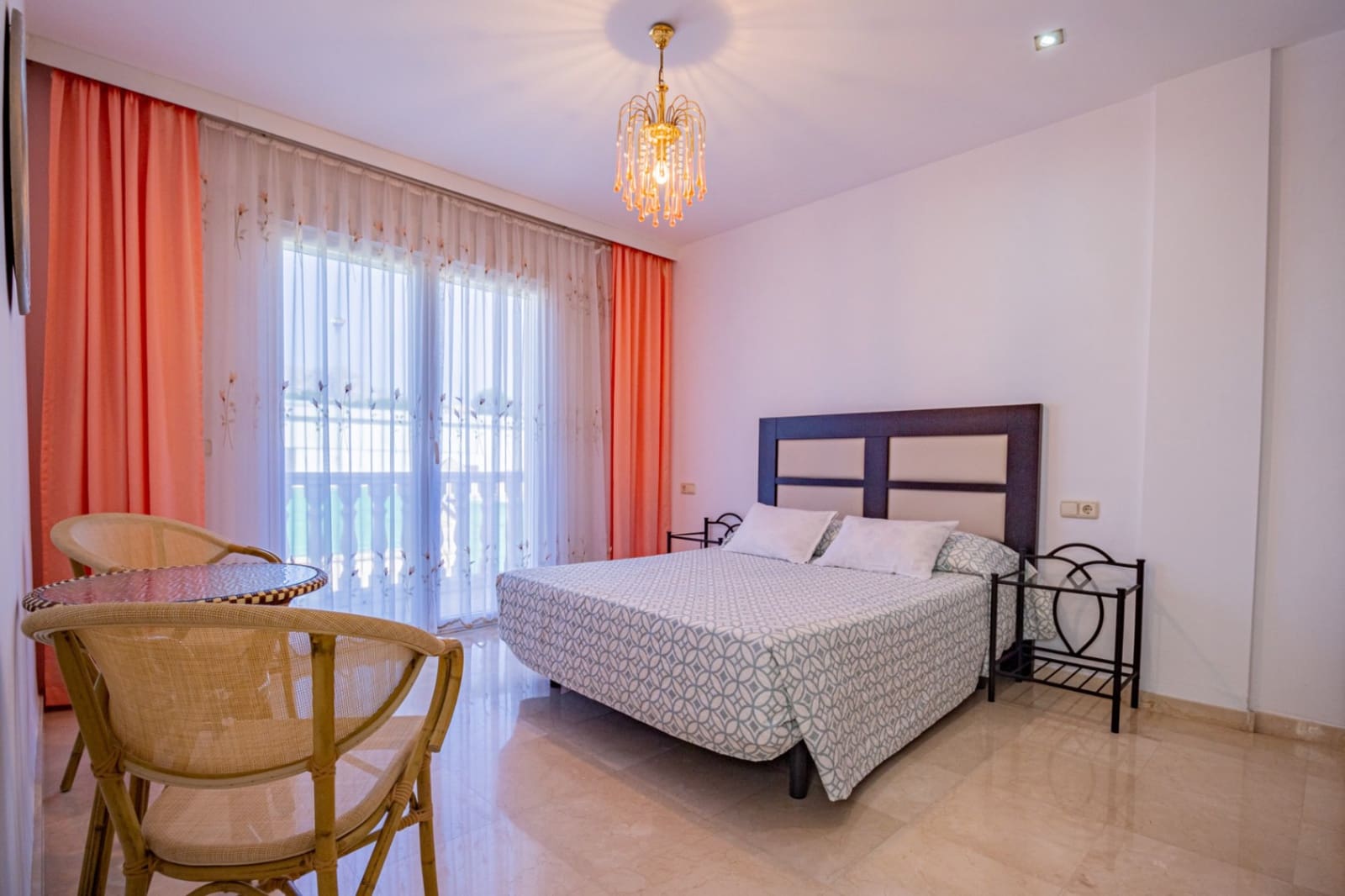 4 sypialnia Willa na sprzedaż w Alfaz del Pi / L'Alfas del Pi z basenem garażem - 1 199 000 € (Ref: 9022149)