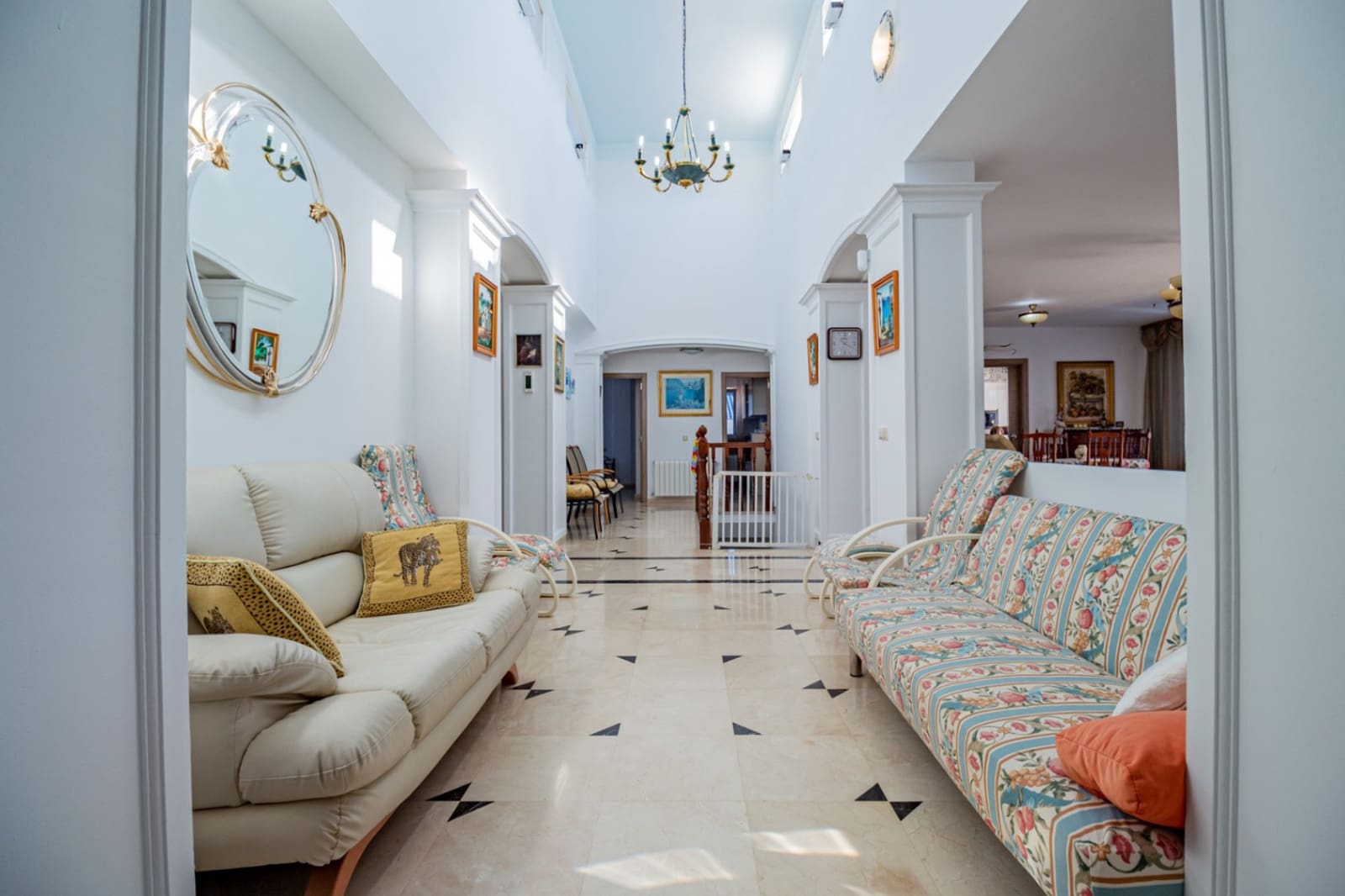 4 sypialnia Willa na sprzedaż w Alfaz del Pi / L'Alfas del Pi z basenem garażem - 1 199 000 € (Ref: 9022149)