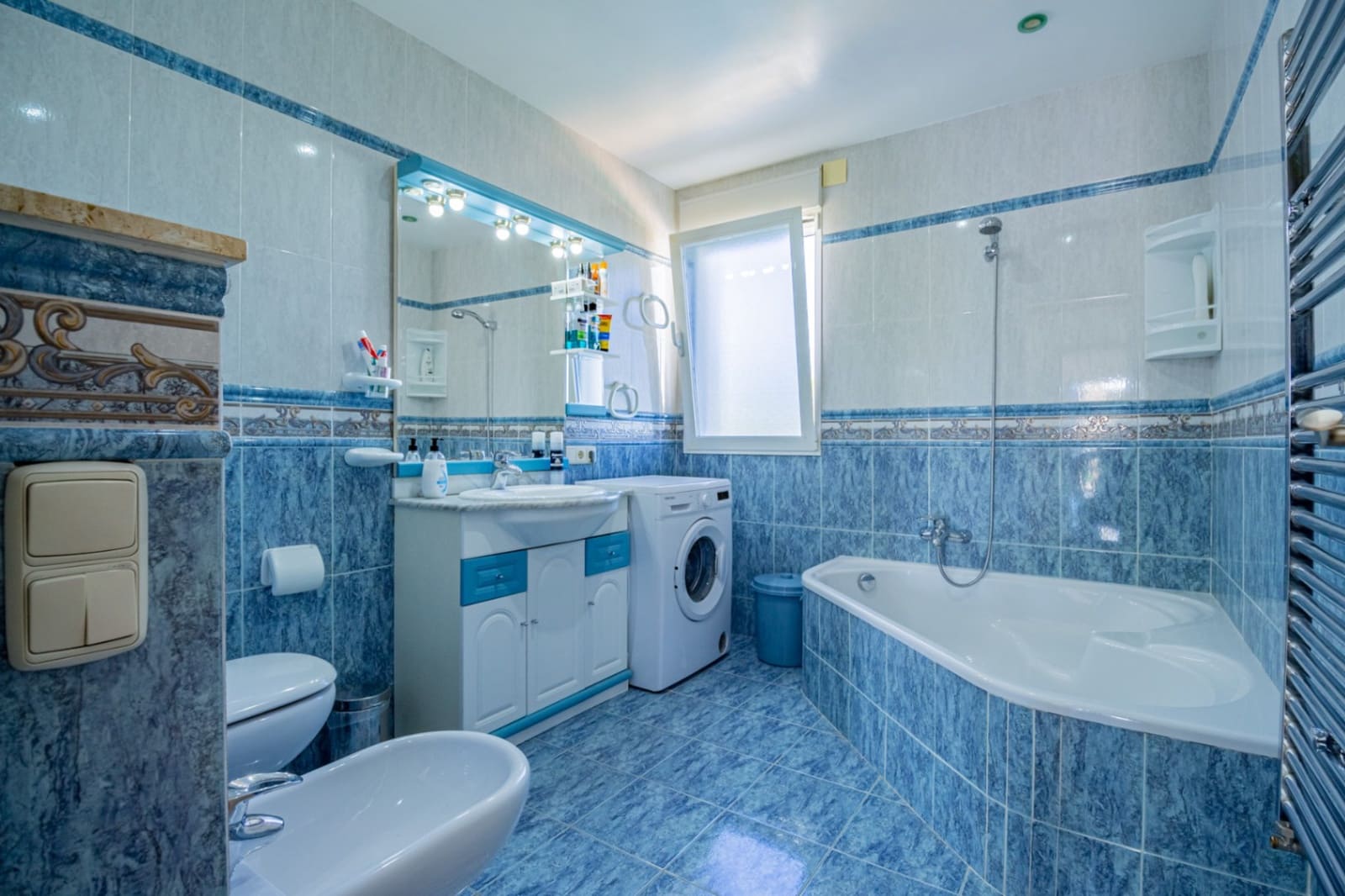 4 sypialnia Willa na sprzedaż w Alfaz del Pi / L'Alfas del Pi z basenem garażem - 1 199 000 € (Ref: 9022149)