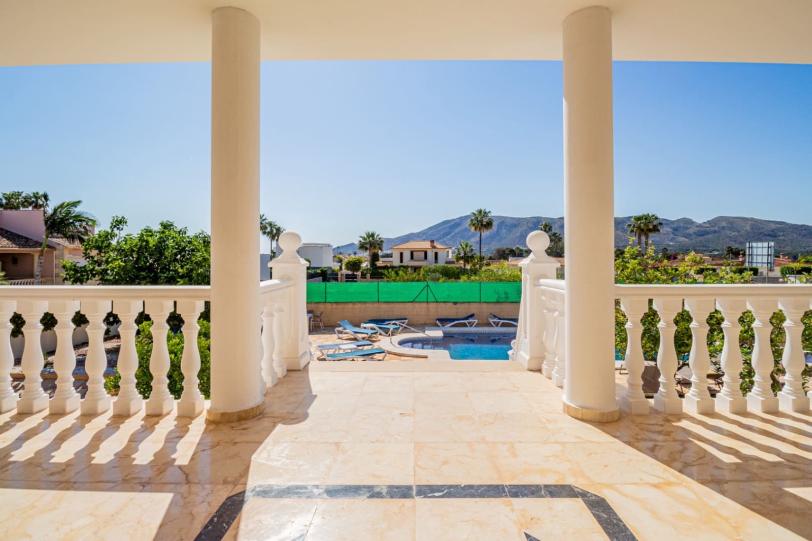 4 sypialnia Willa na sprzedaż w Alfaz del Pi / L'Alfas del Pi z basenem garażem - 1 199 000 € (Ref: 9022149)