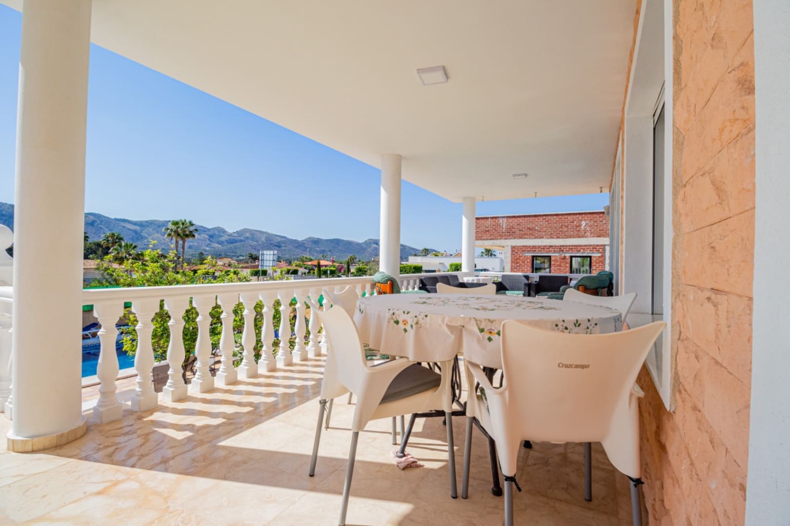 4 sypialnia Willa na sprzedaż w Alfaz del Pi / L'Alfas del Pi z basenem garażem - 1 199 000 € (Ref: 9022149)