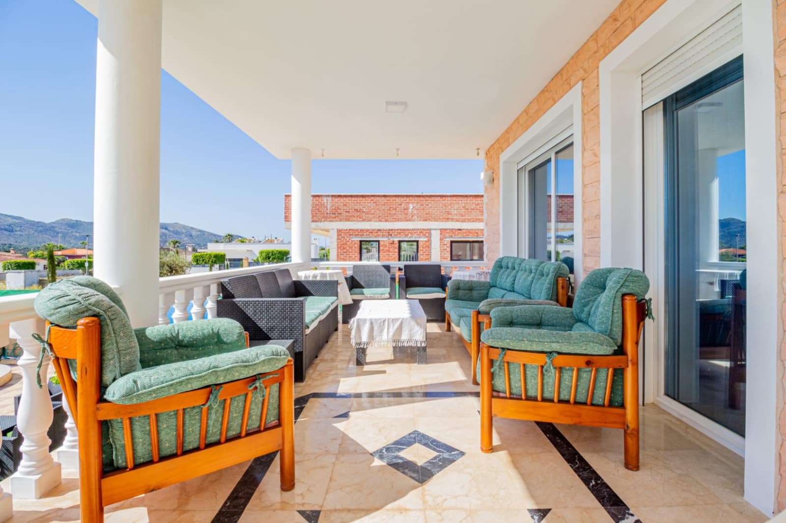 4 sypialnia Willa na sprzedaż w Alfaz del Pi / L'Alfas del Pi z basenem garażem - 1 199 000 € (Ref: 9022149)