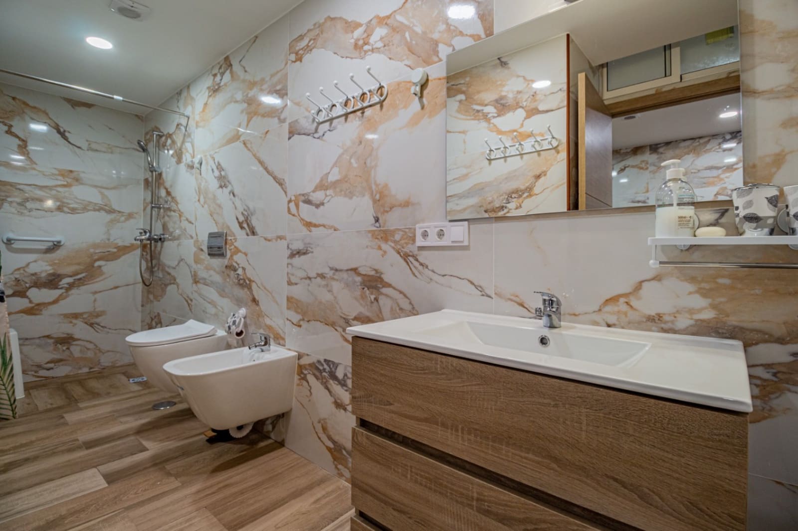 4 sypialnia Willa na sprzedaż w Alfaz del Pi / L'Alfas del Pi z basenem garażem - 1 199 000 € (Ref: 9022149)