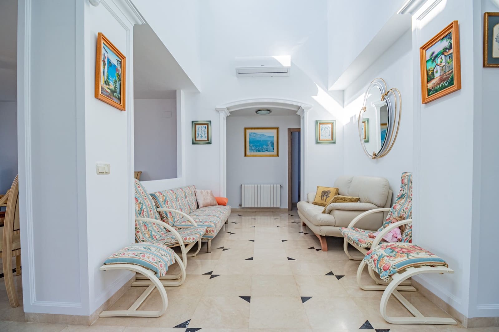 4 sypialnia Willa na sprzedaż w Alfaz del Pi / L'Alfas del Pi z basenem garażem - 1 199 000 € (Ref: 9022149)