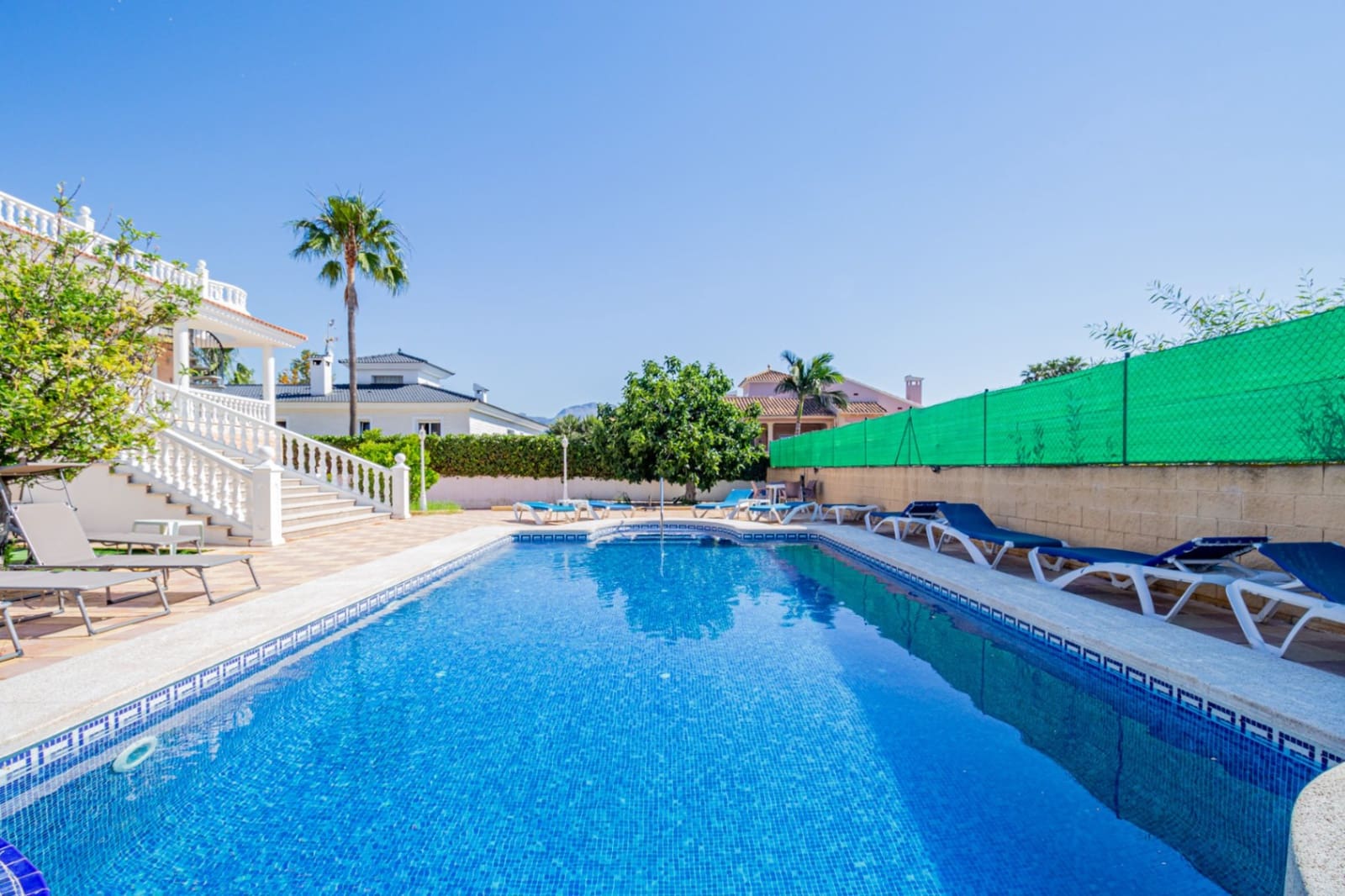 4 sypialnia Willa na sprzedaż w Alfaz del Pi / L'Alfas del Pi z basenem garażem - 1 199 000 € (Ref: 9022149)