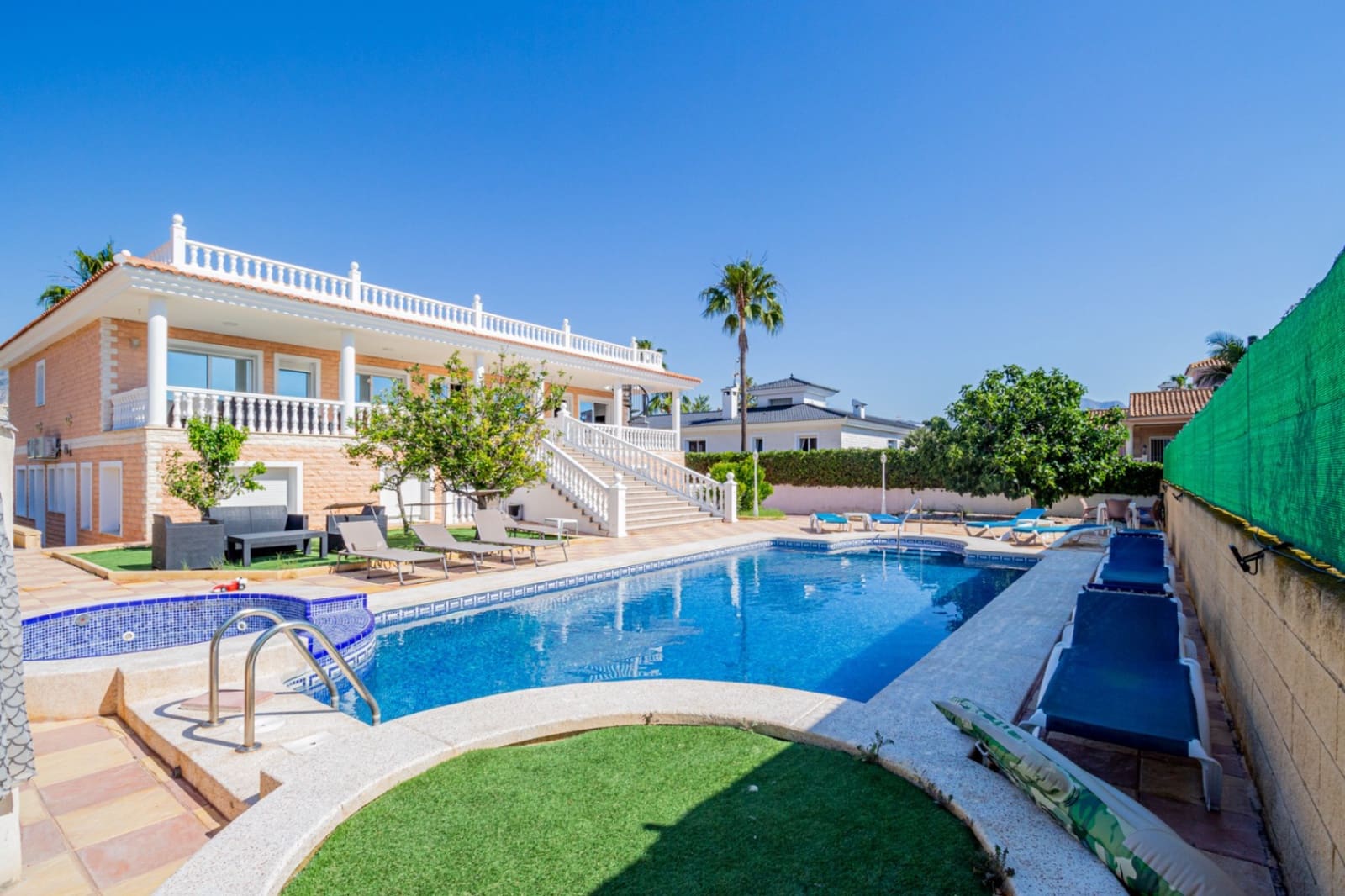 4 sypialnia Willa na sprzedaż w Alfaz del Pi / L'Alfas del Pi z basenem garażem - 1 199 000 € (Ref: 9022149)