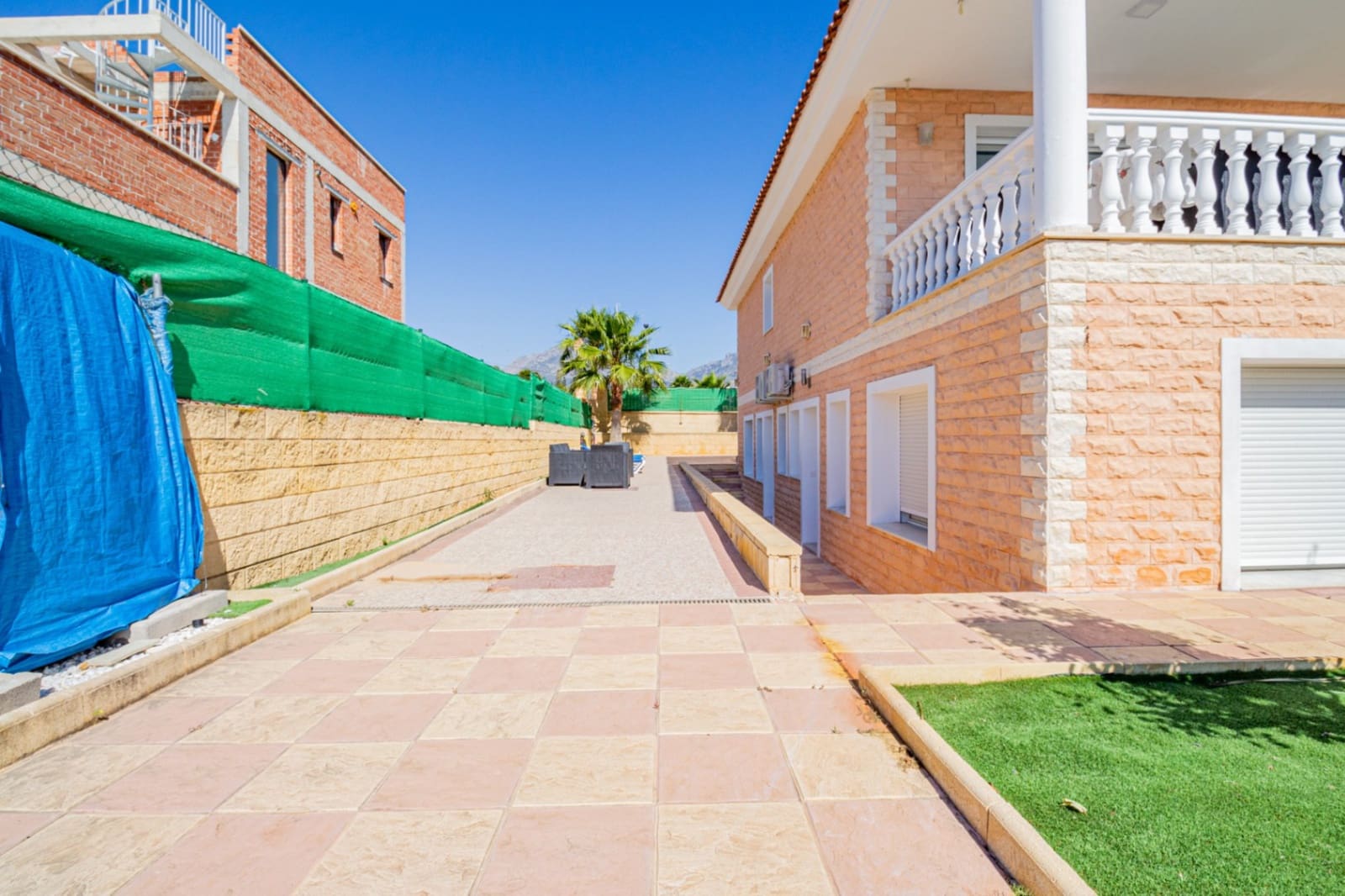 4 sypialnia Willa na sprzedaż w Alfaz del Pi / L'Alfas del Pi z basenem garażem - 1 199 000 € (Ref: 9022149)