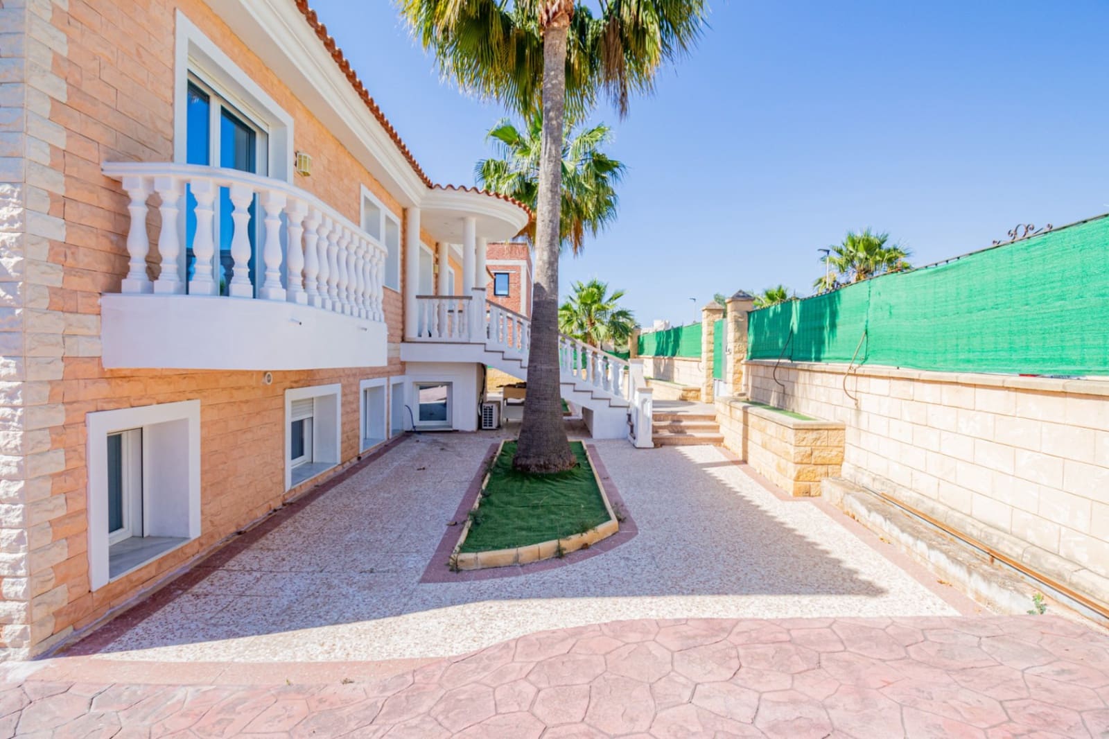 4 sypialnia Willa na sprzedaż w Alfaz del Pi / L'Alfas del Pi z basenem garażem - 1 199 000 € (Ref: 9022149)