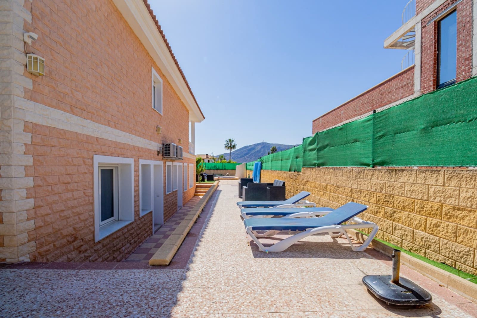 4 sypialnia Willa na sprzedaż w Alfaz del Pi / L'Alfas del Pi z basenem garażem - 1 199 000 € (Ref: 9022149)