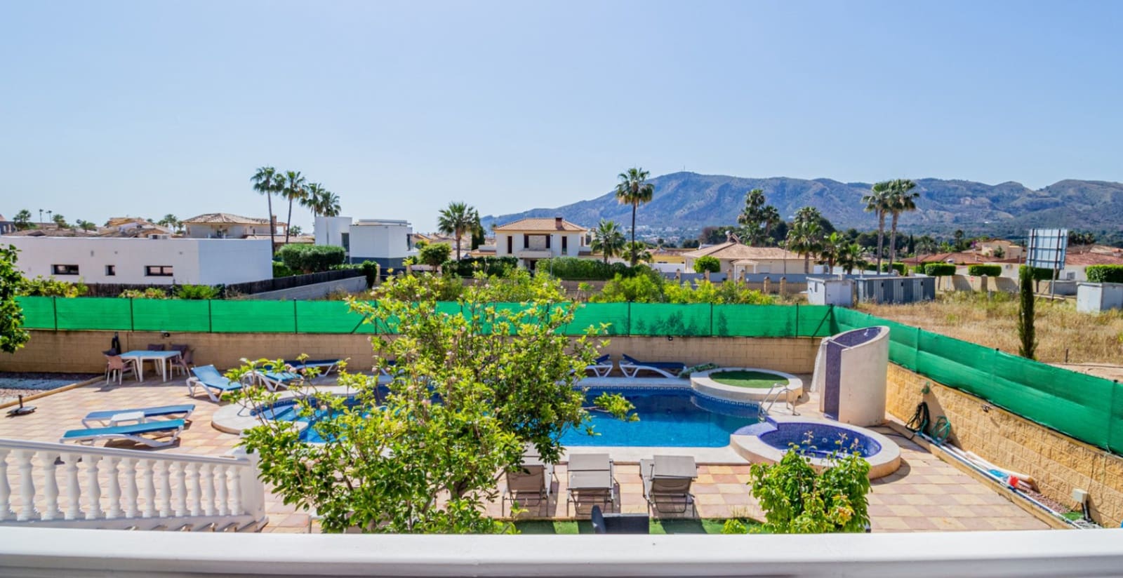 4 sypialnia Willa na sprzedaż w Alfaz del Pi / L'Alfas del Pi z basenem garażem - 1 199 000 € (Ref: 9022149)