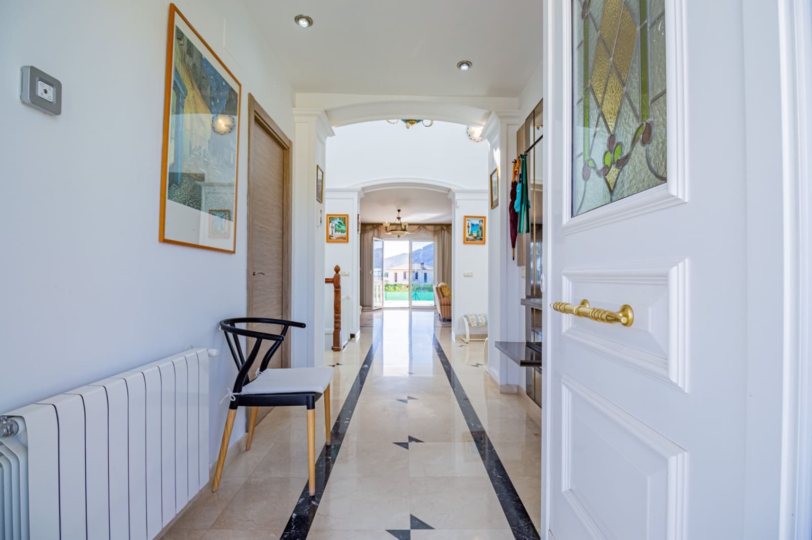 4 sypialnia Willa na sprzedaż w Alfaz del Pi / L'Alfas del Pi z basenem garażem - 1 199 000 € (Ref: 9022149)