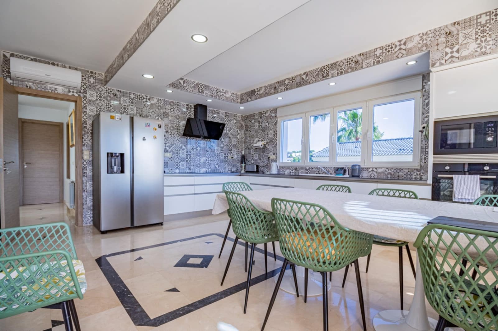 4 sypialnia Willa na sprzedaż w Alfaz del Pi / L'Alfas del Pi z basenem garażem - 1 199 000 € (Ref: 9022149)