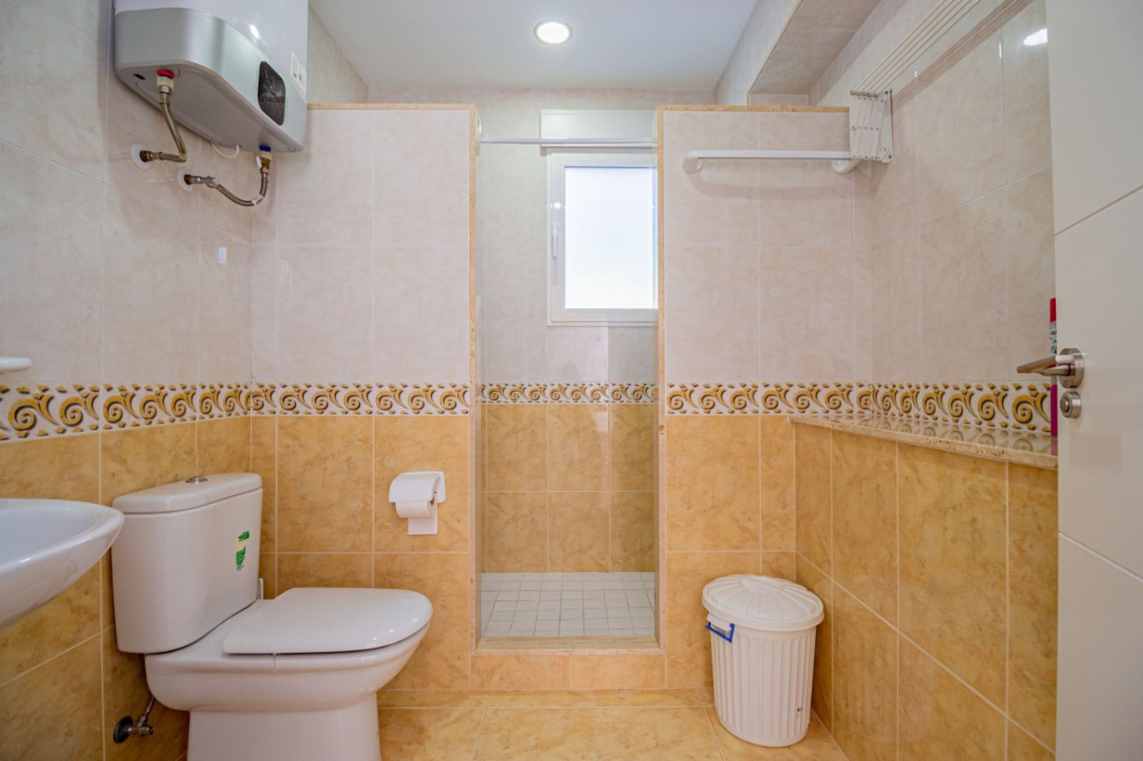 4 sypialnia Willa na sprzedaż w Alfaz del Pi / L'Alfas del Pi z basenem garażem - 1 199 000 € (Ref: 9022149)