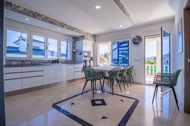 4 bedroom Villa for sale in Pueblo - Urbanizaciones, Alfaz del Pi / L'Alfàs del Pi with pool garage - € 1,199,000 (Ref: 9022149)