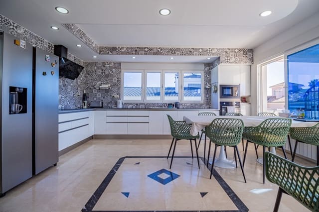 4 bedroom Villa for sale in Pueblo - Urbanizaciones, Alfaz del Pi / L'Alfàs del Pi with pool garage - € 1,199,000 (Ref: 9022149)