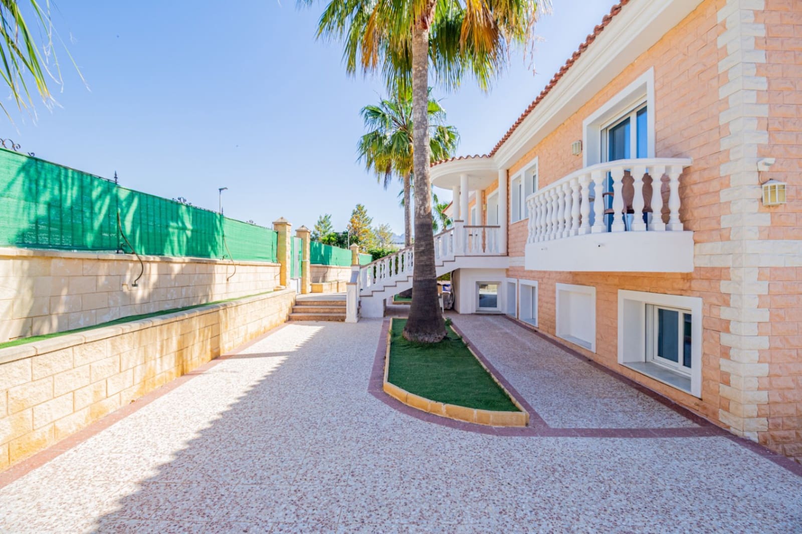 4 sypialnia Willa na sprzedaż w Alfaz del Pi / L'Alfas del Pi z basenem garażem - 1 199 000 € (Ref: 9022149)