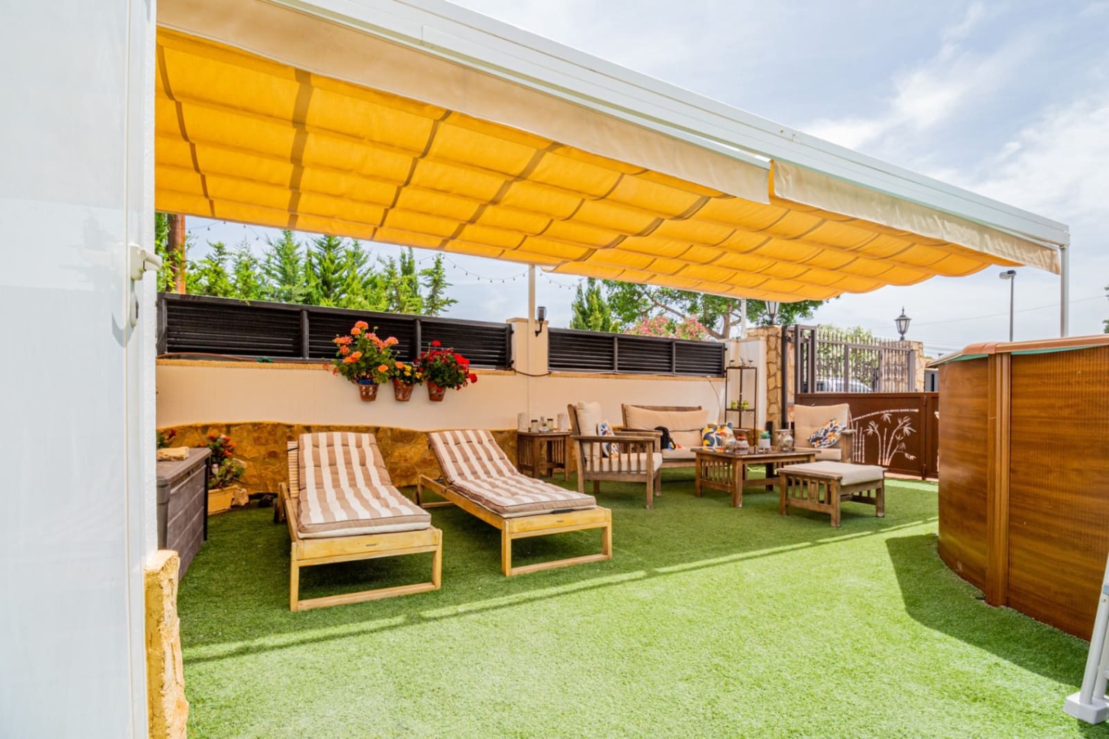 3 soveværelse Semi-Rækkehus til salg i Alfaz del Pi / L'Alfas del Pi med swimmingpool garage - € 379.000 (Ref: 9051471)