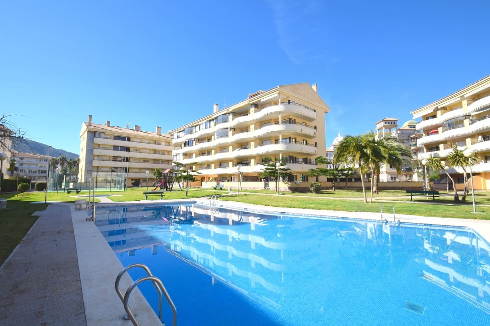 2 soverom Leilighet til salgs i Albir med svømmebasseng garasje - € 330 000 (Ref: 9076879)