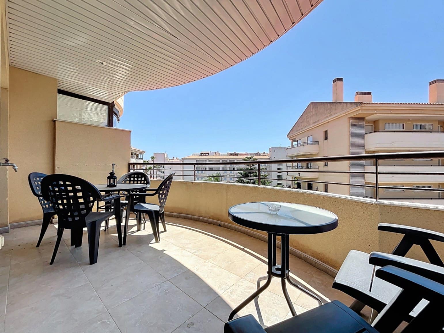 2 soverom Leilighet til salgs i Albir med svømmebasseng garasje - € 330 000 (Ref: 9076879)