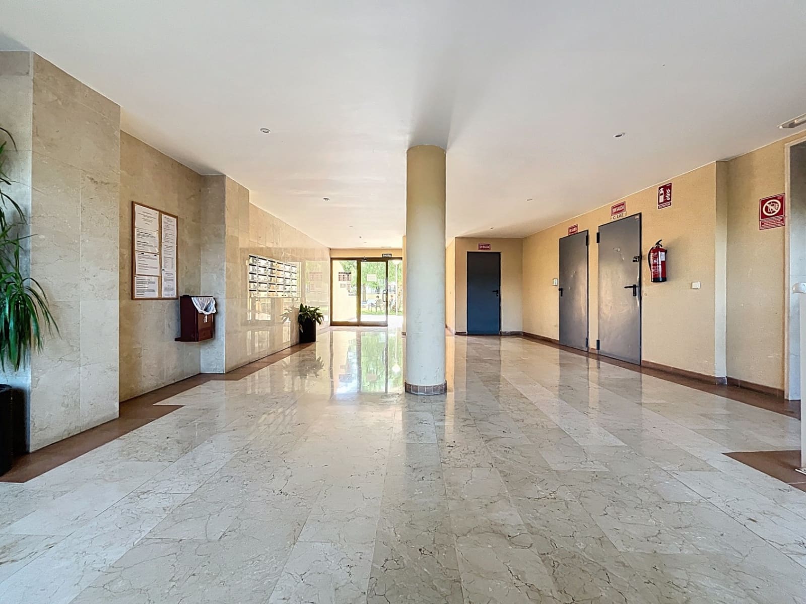 2 soverom Leilighet til salgs i Albir med svømmebasseng garasje - € 330 000 (Ref: 9076879)