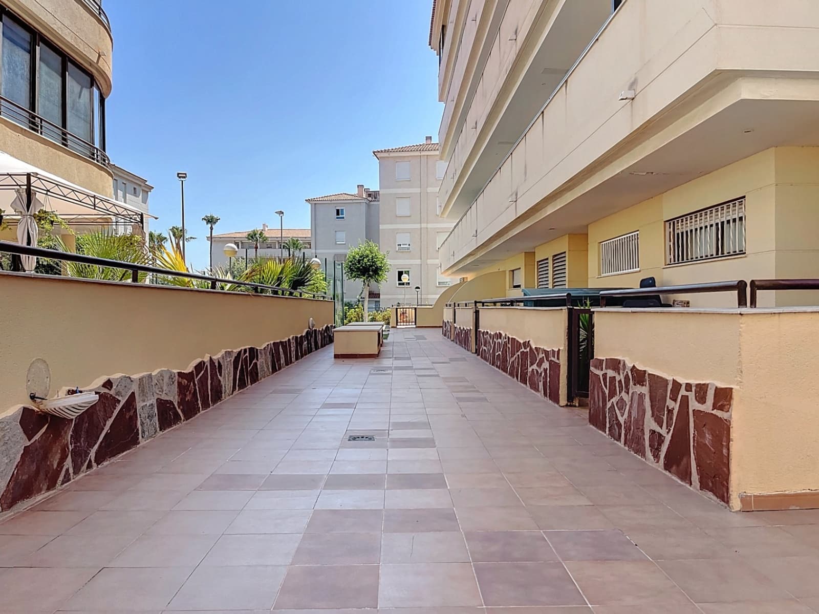 2 soverom Leilighet til salgs i Albir med svømmebasseng garasje - € 330 000 (Ref: 9076879)