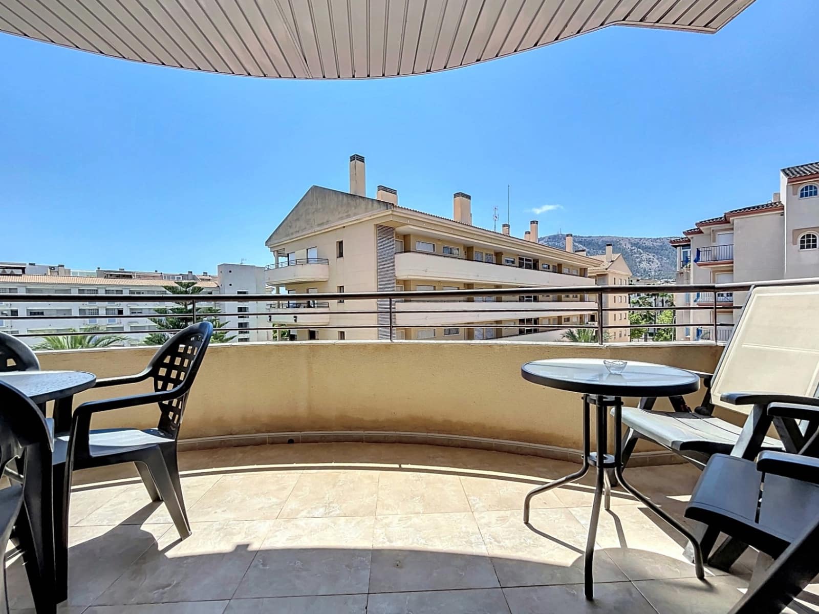 2 soverom Leilighet til salgs i Albir med svømmebasseng garasje - € 330 000 (Ref: 9076879)