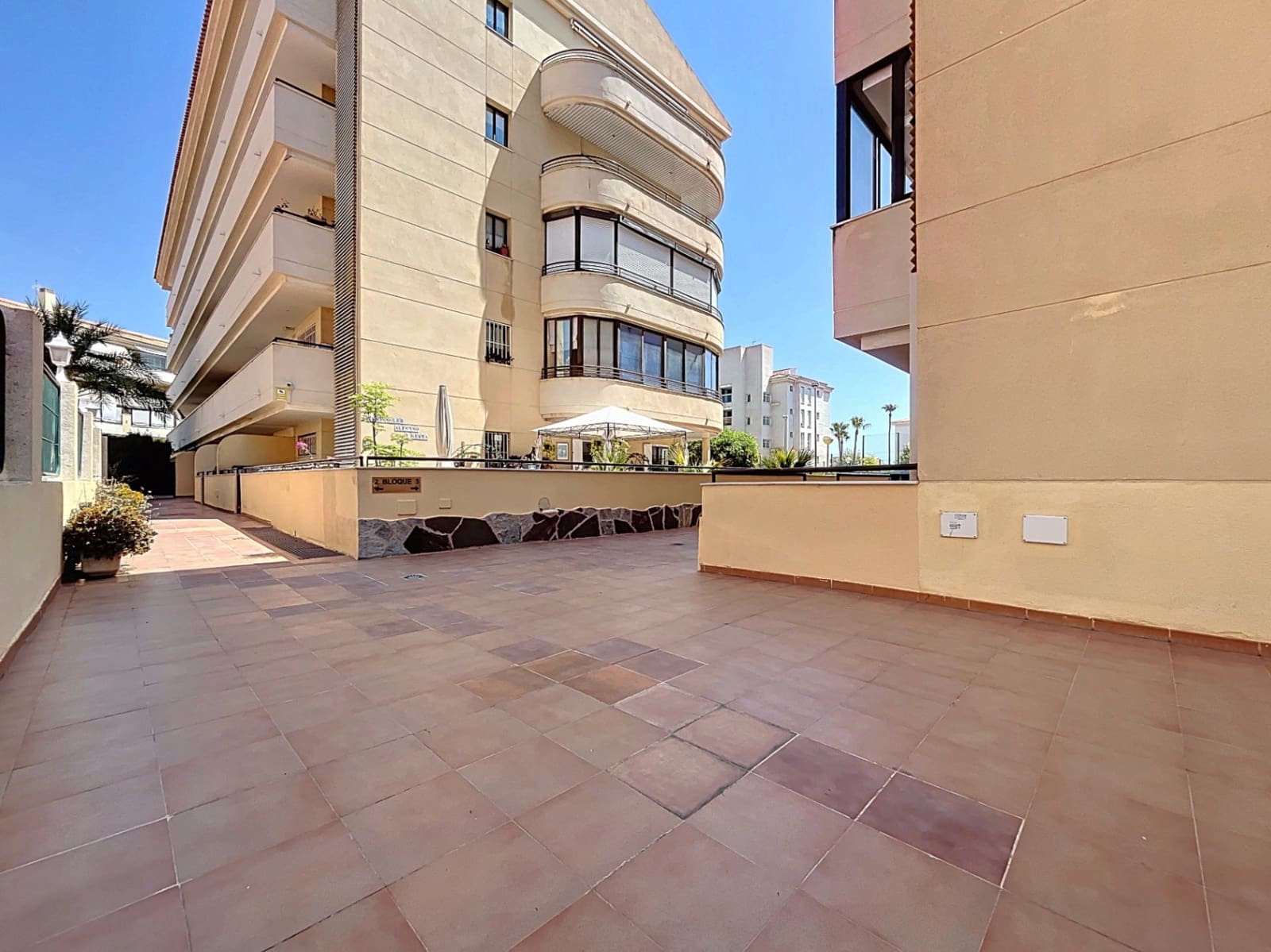 2 soverom Leilighet til salgs i Albir med svømmebasseng garasje - € 330 000 (Ref: 9076879)