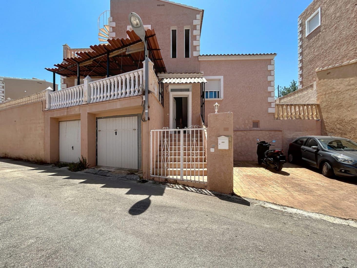 4 quarto Moradia Geminada para venda em La Nucia com garagem - 360 000 € (Ref: 9087519)