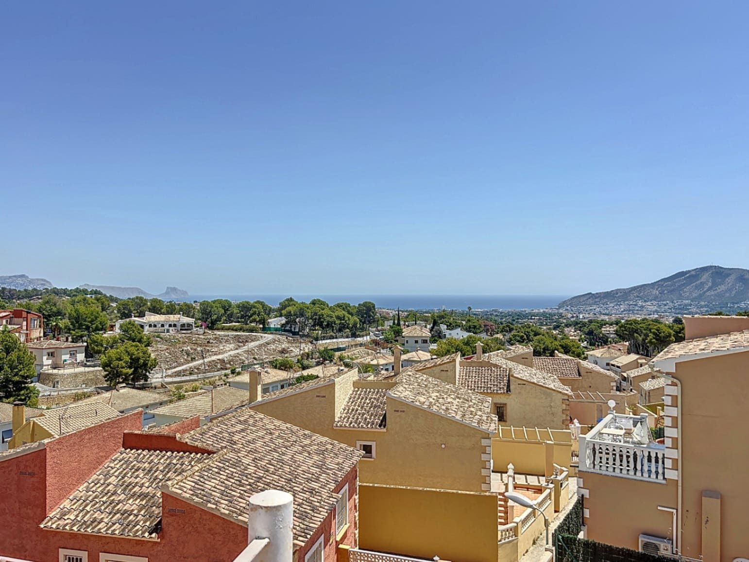 4 quarto Moradia Geminada para venda em La Nucia com garagem - 360 000 € (Ref: 9087519)