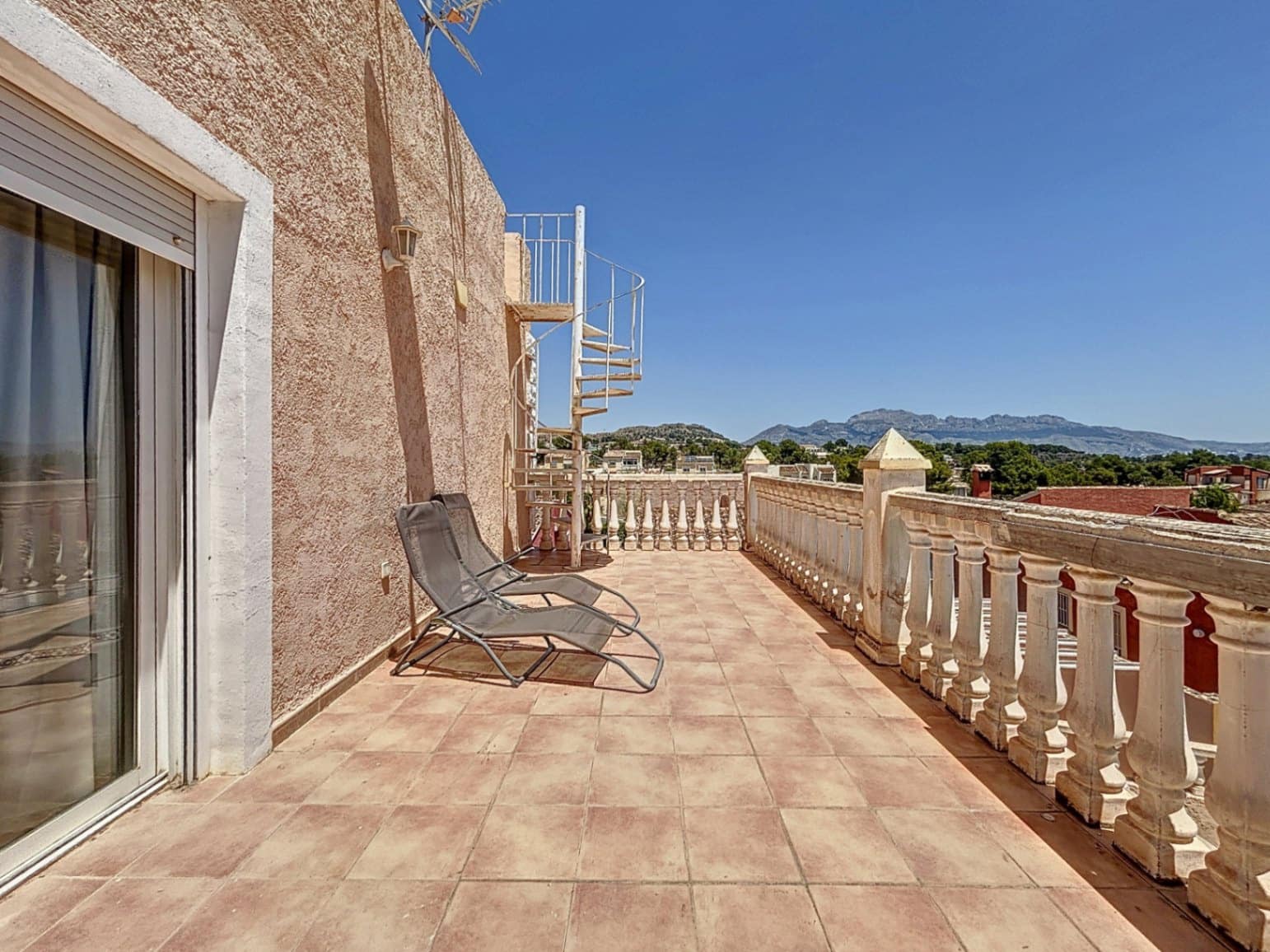 4 quarto Moradia Geminada para venda em La Nucia com garagem - 360 000 € (Ref: 9087519)