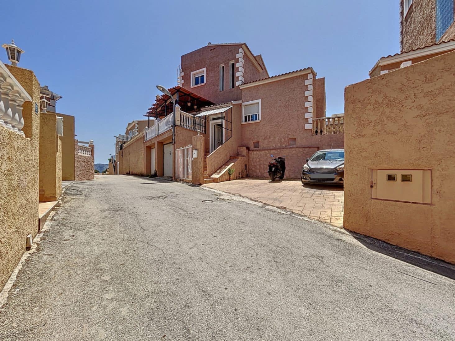 4 quarto Moradia Geminada para venda em La Nucia com garagem - 360 000 € (Ref: 9087519)